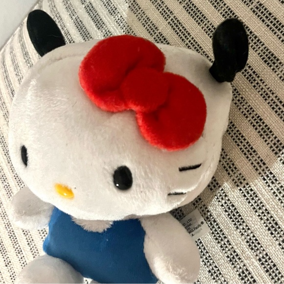 🎉 RARE 🎉 - Hello Kitty plushie dressed in Pochacco costume 5” - Picture 4 of 8